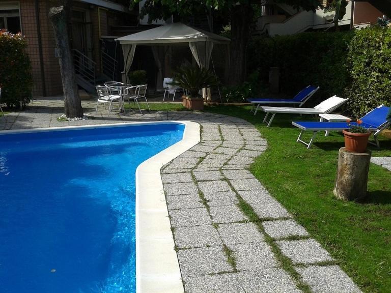 Hotel Casa Rossa Montecatini Terme Dış mekan fotoğraf