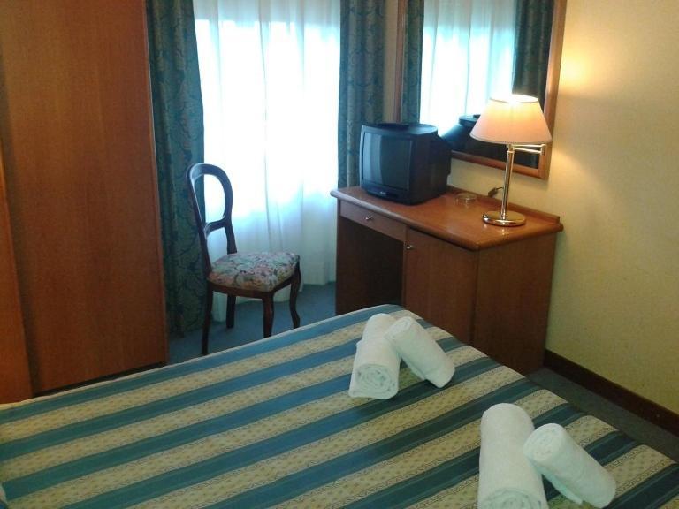 Hotel Casa Rossa Montecatini Terme Oda fotoğraf